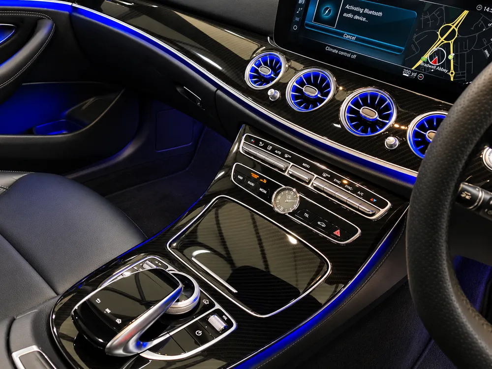 Carbon-fibre effect: Interior dash and console trim